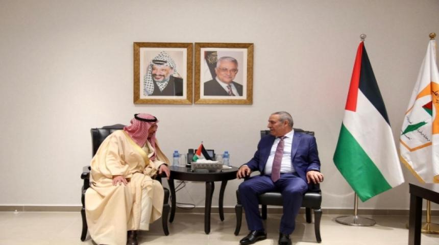 الشيخ يستقبل سفير خادم الحرمين الشريفين لدى دولة فلسطين السفير نايف بن بندر السديري